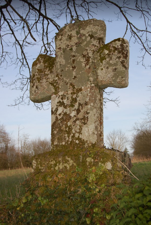 Croix du chemin du vieux presbytère